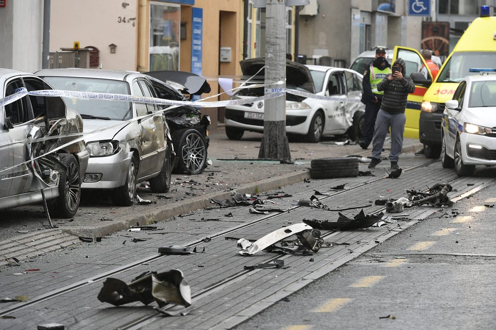 Višestruki sudar u zagrebačkoj Dubravi (Snimio Goran Mehkek/Cropix)
